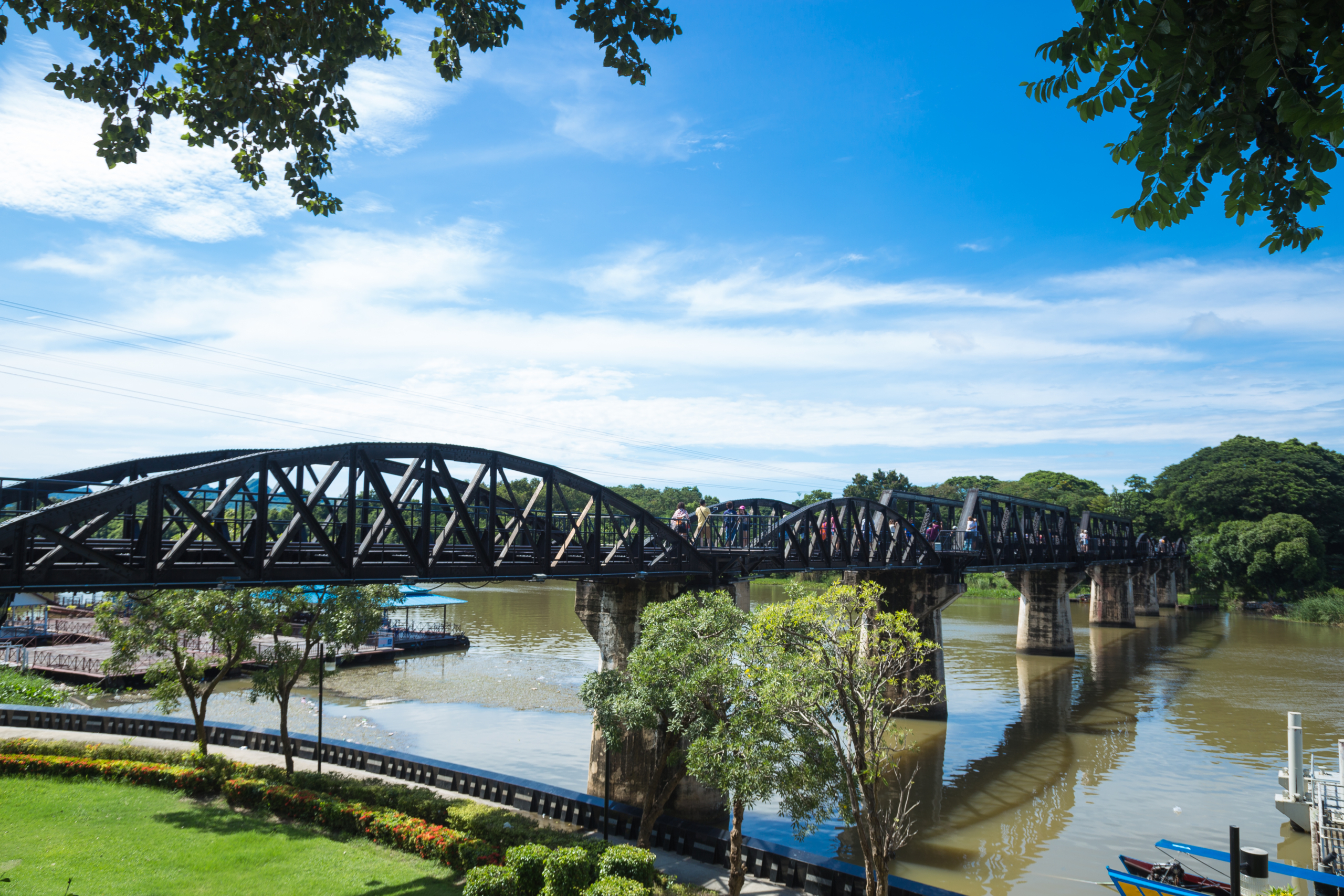 No.1 Kanchanaburi Tour (FD) : River Kwai Bridge, Krasae Cave, Srinakarin Dam, Erawan Waterfall